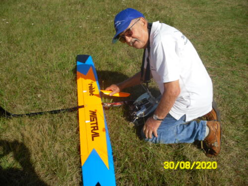 Manfred Kaecks bei  der Startvorbereitung